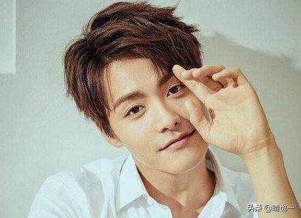 男生头发发型_男生头发发型怎么画